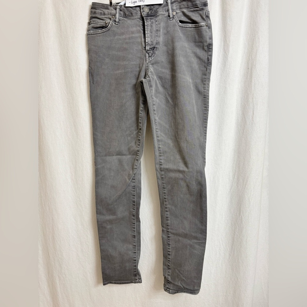 Hollister Men’s 30X34 Next Level Flex
Light Grey
Like New, only worn 1-2 times